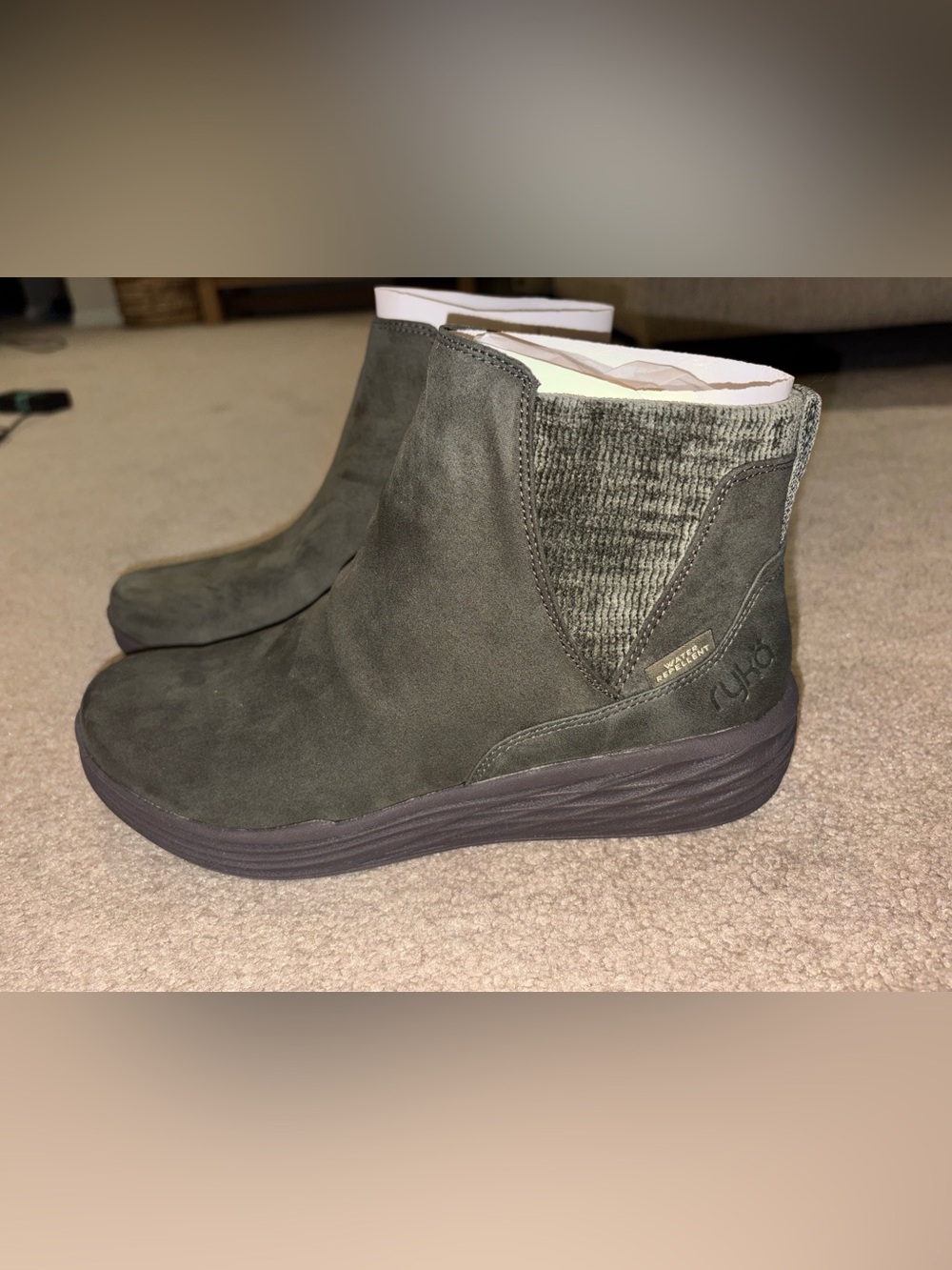 Women’s Ryka Noelle Next Alpine Green water-resistant, side-zip boot NEW size 10